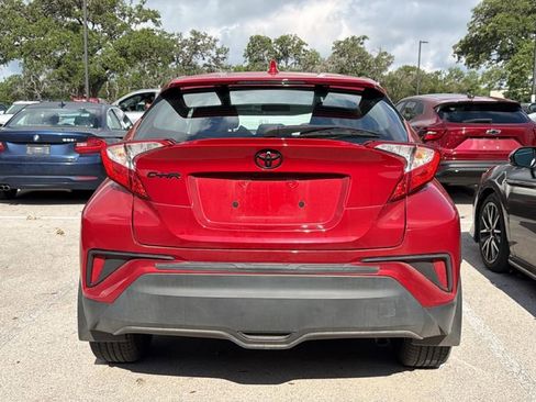 Used 2022 Toyota C-HR XLE FWD image 4