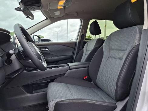 Used 2023 Nissan Rogue SV FWD image 14