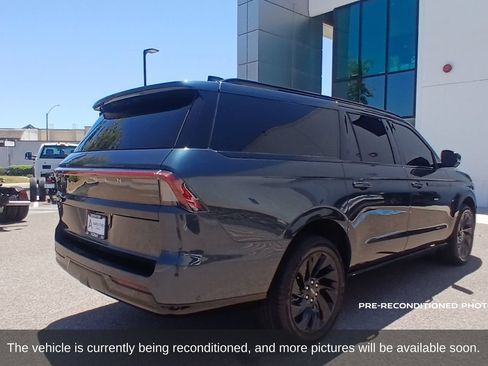 Used 2025 Lincoln Navigator L Reserve w/ Jet Appearance Package AWD/4WD image 6