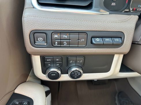 Used 2021 GMC Yukon Denali w/ LPO, Illumination Package AWD/4WD image 25