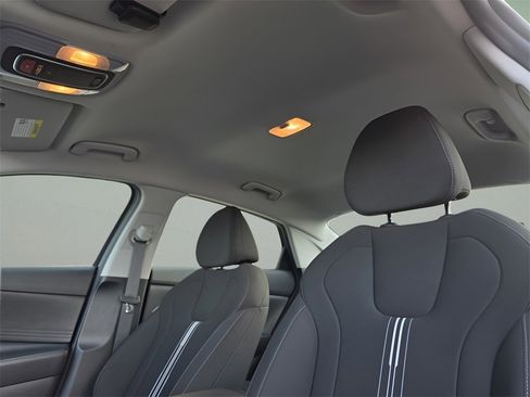 Used 2023 Hyundai Elantra SEL image 20