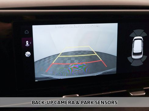 Used 2024 Kia Carnival EX image 6