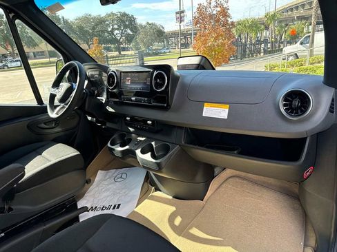 Used 2025 Mercedes-Benz Sprinter 3500 image 13