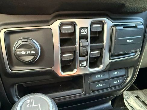 New 2025 Jeep Gladiator Sport image 20