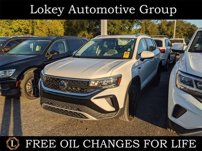 Used 2022 Volkswagen Taos SE w/ Panoramic Sunroof Package