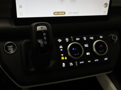 Used 2025 Land Rover Defender 110 S image 13