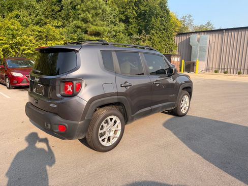 Used 2021 Jeep Renegade Latitude AWD/4WD image 4