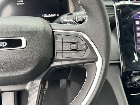 New 2025 Jeep Grand Cherokee Altitude image 25