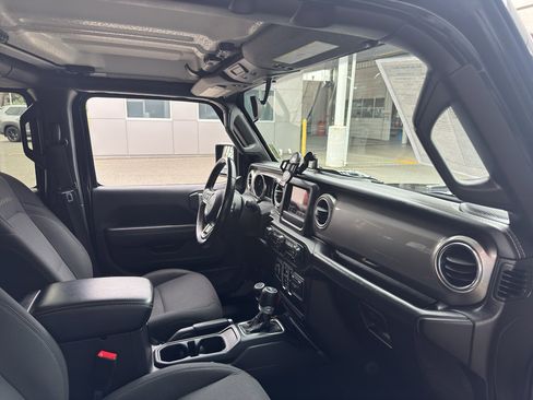Used 2020 Jeep Wrangler Unlimited Sahara AWD/4WD image 18