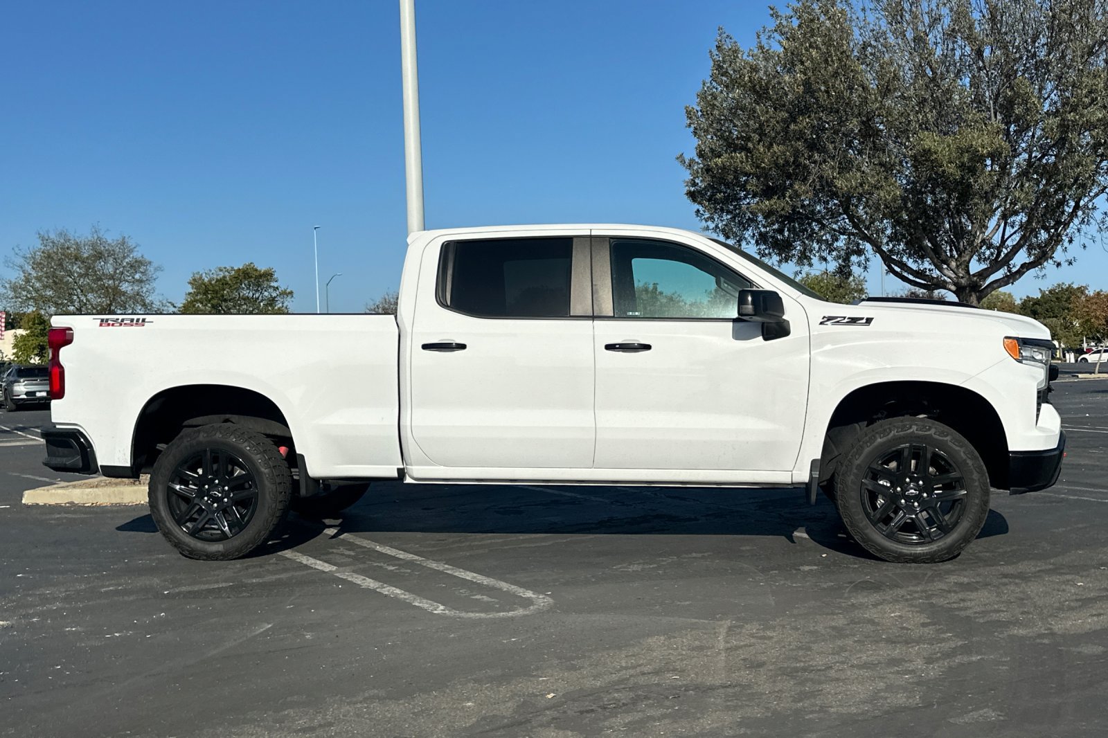 Used 2024 Chevrolet Silverado 1500 LT Trail Boss w/ Convenience Package II AWD/4WD image 3