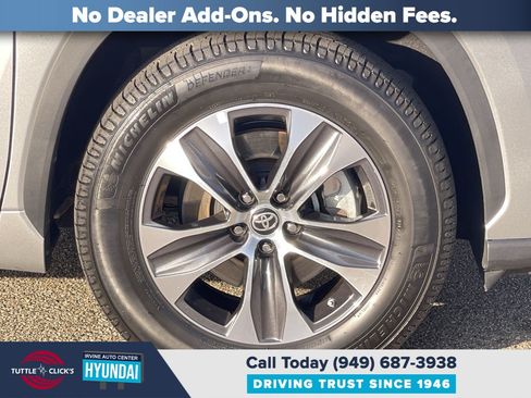 Used 2024 Toyota Highlander XLE FWD image 10