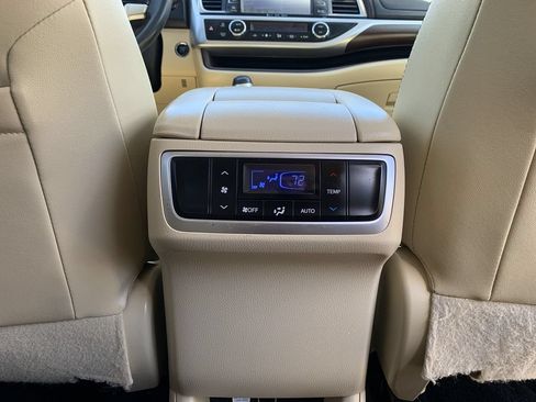 Used 2016 Toyota Highlander Limited AWD/4WD image 34
