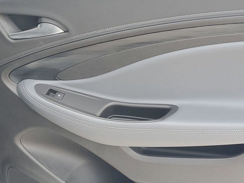 Used 2019 Buick Envision Essence image 45