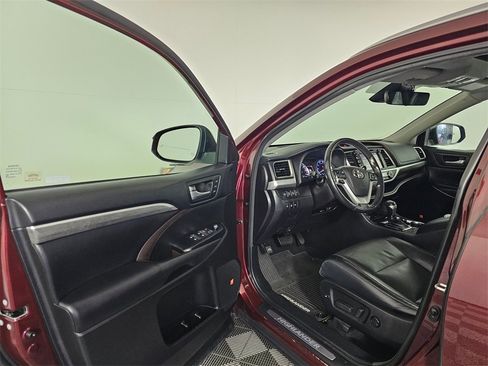 Used 2018 Toyota Highlander Limited Platinum image 22