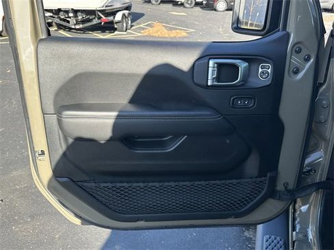 Used 2020 Jeep Gladiator Overland image 31