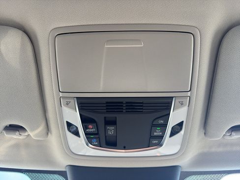 Used 2025 Acura TLX w/ Technology Package image 40