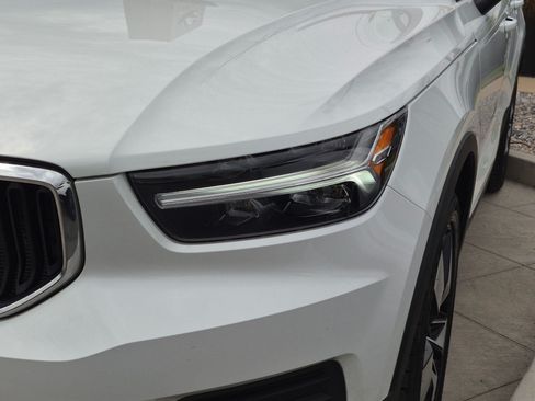 Used 2022 Volvo XC40 T5 Momentum AWD/4WD image 11