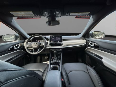 Used 2025 Jeep Compass Limited image 24