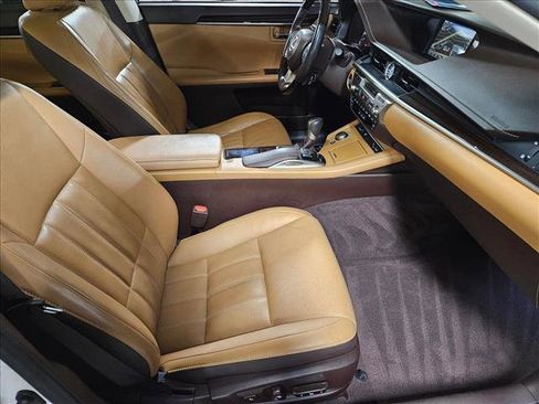 Used 2016 Lexus ES 350 w/ Luxury Package w/Wood Trim FWD image 21