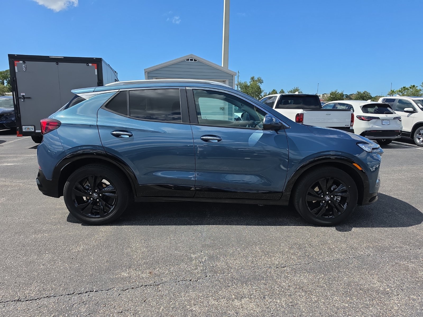Used 2024 Buick Encore GX Sport Touring FWD image 3