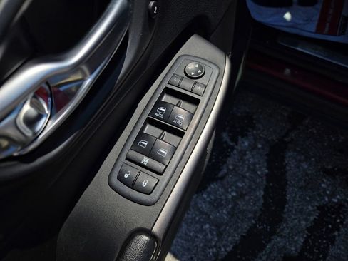 Used 2019 Jeep Cherokee Limited AWD/4WD image 12