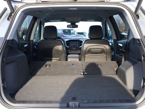 Used 2024 GMC Terrain SLT image 25