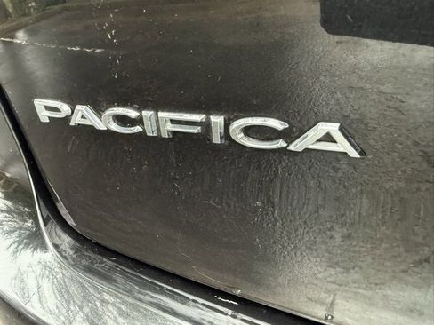 Used 2020 Chrysler Pacifica Limited image 30