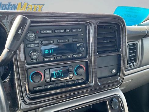 Used 2005 Chevrolet Avalanche Z71 w/ Sun And Sound Package AWD/4WD image 13