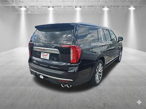 Used 2022 GMC Yukon XL Denali w/ Denali Ultimate Package AWD/4WD image 3