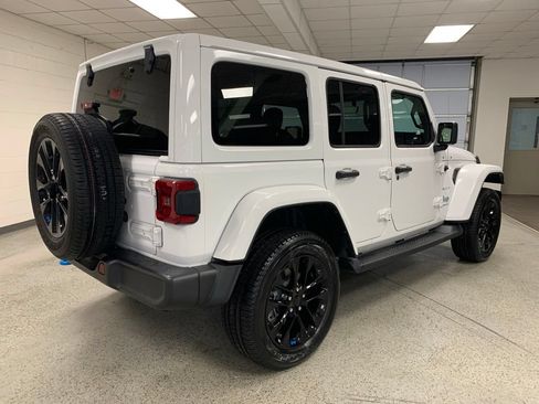 Used 2023 Jeep Wrangler Unlimited Sahara AWD/4WD image 4