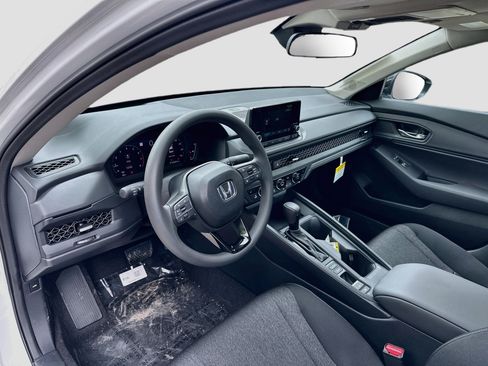 Used 2025 Honda Accord SE image 9
