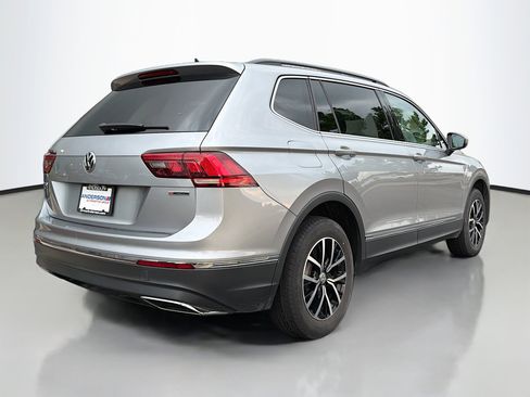 Used 2021 Volkswagen Tiguan SE w/ Panoramic Sunroof Package AWD/4WD image 2