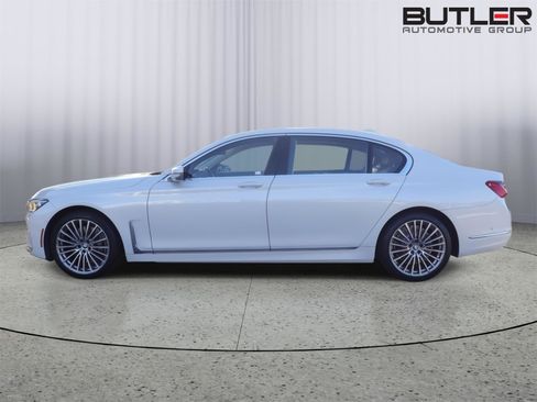 Used 2022 BMW 750i xDrive w/ Luxury Rear Seating Package AWD/4WD image 3