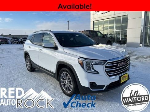Used 2024 GMC Terrain SLT image 2