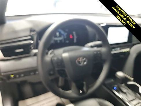 Used 2025 Toyota Camry SE FWD image 8