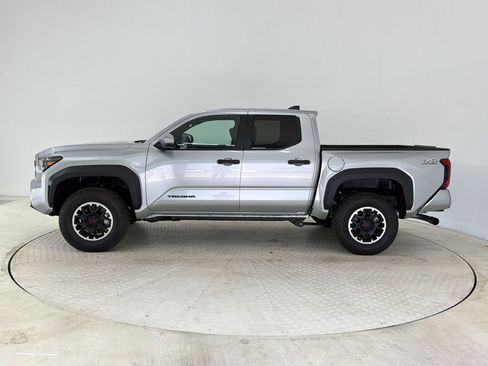 Used 2025 Toyota Tacoma TRD Off-Road w/ TRD Off Road Upgrade Package image 2