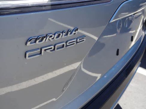 Used 2022 Toyota Corolla Cross LE AWD/4WD image 18