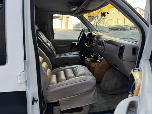 Used 1999 Chevrolet Express 1500 w/ Convenience Pkg image 41