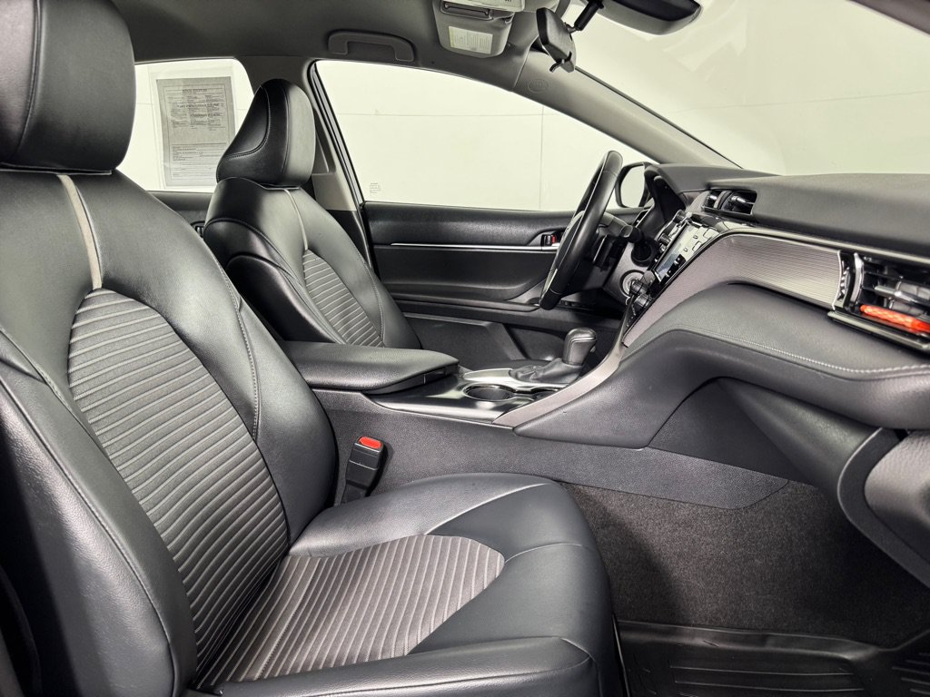 Used 2020 Toyota Camry SE FWD image 23