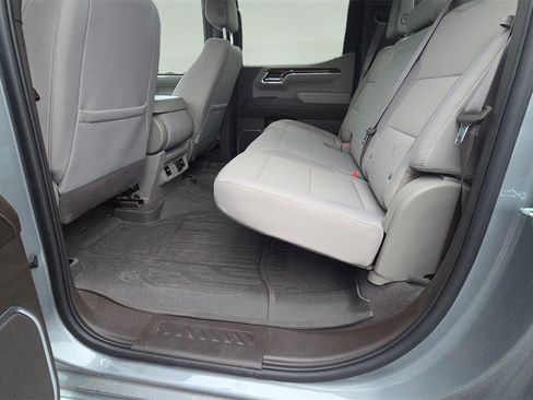 Used 2023 GMC Sierra 1500 SLE image 32