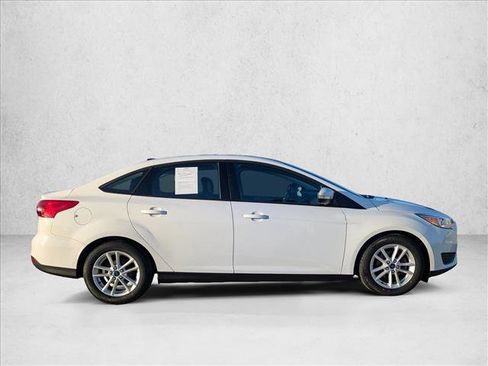 Used 2015 Ford Focus SE image 4