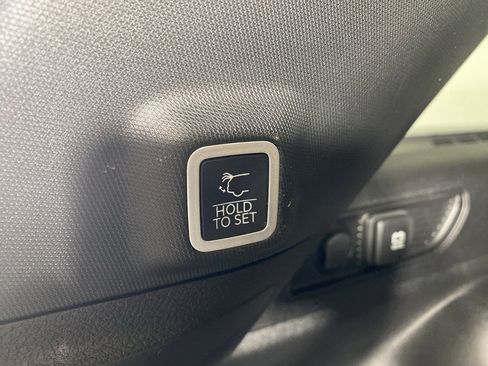 Used 2025 Jeep Grand Cherokee Laredo X w/ Luxury Tech Group I image 20