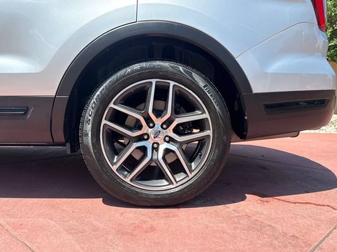 Used 2018 Ford Explorer Sport AWD/4WD image 37