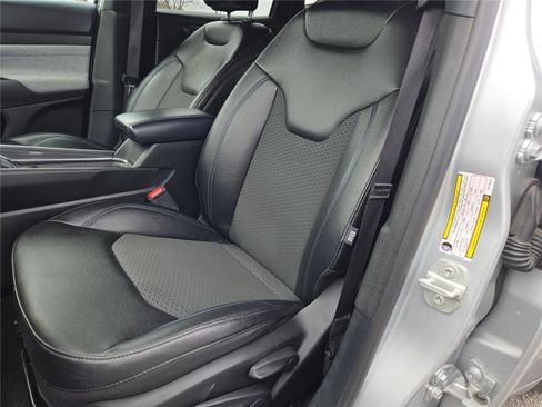 Used 2024 Jeep Compass Latitude image 28