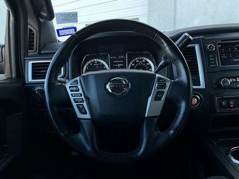 Used 2019 Nissan Titan SV w/ SV Convenience Package image 34
