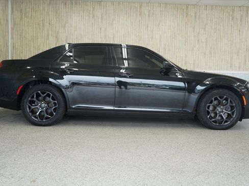 Used 2019 Chrysler 300 S AWD/4WD image 6