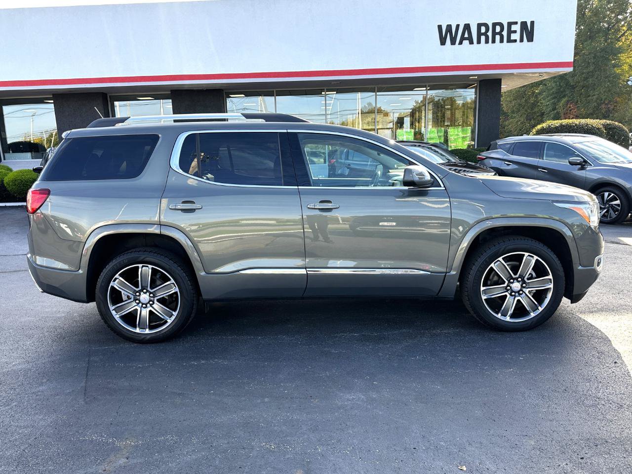 Used 2018 GMC Acadia Denali w/ Technology Package AWD/4WD image 16
