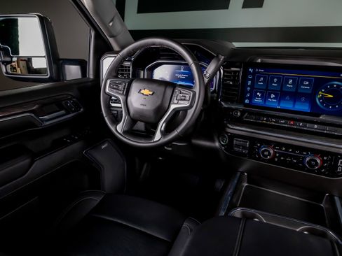 Used 2024 Chevrolet Silverado 2500 LTZ w/ LTZ Plus Package image 6