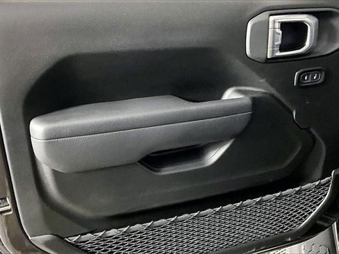 Used 2025 Jeep Wrangler Sport image 20