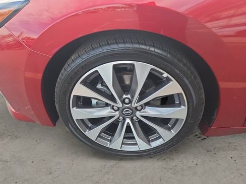 Used 2023 Nissan Maxima Platinum w/ Sport Mat Group FWD image 9